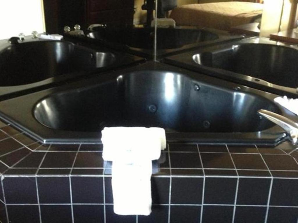 Americas Best Value Inn Hillsboro Eksteriør bilde