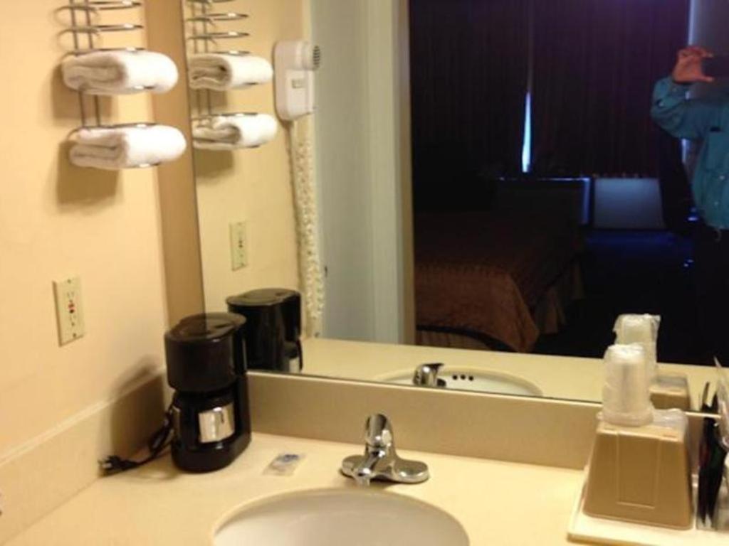 Americas Best Value Inn Hillsboro Eksteriør bilde