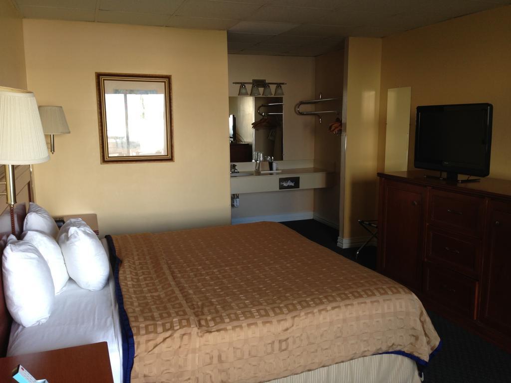 Americas Best Value Inn Hillsboro Eksteriør bilde